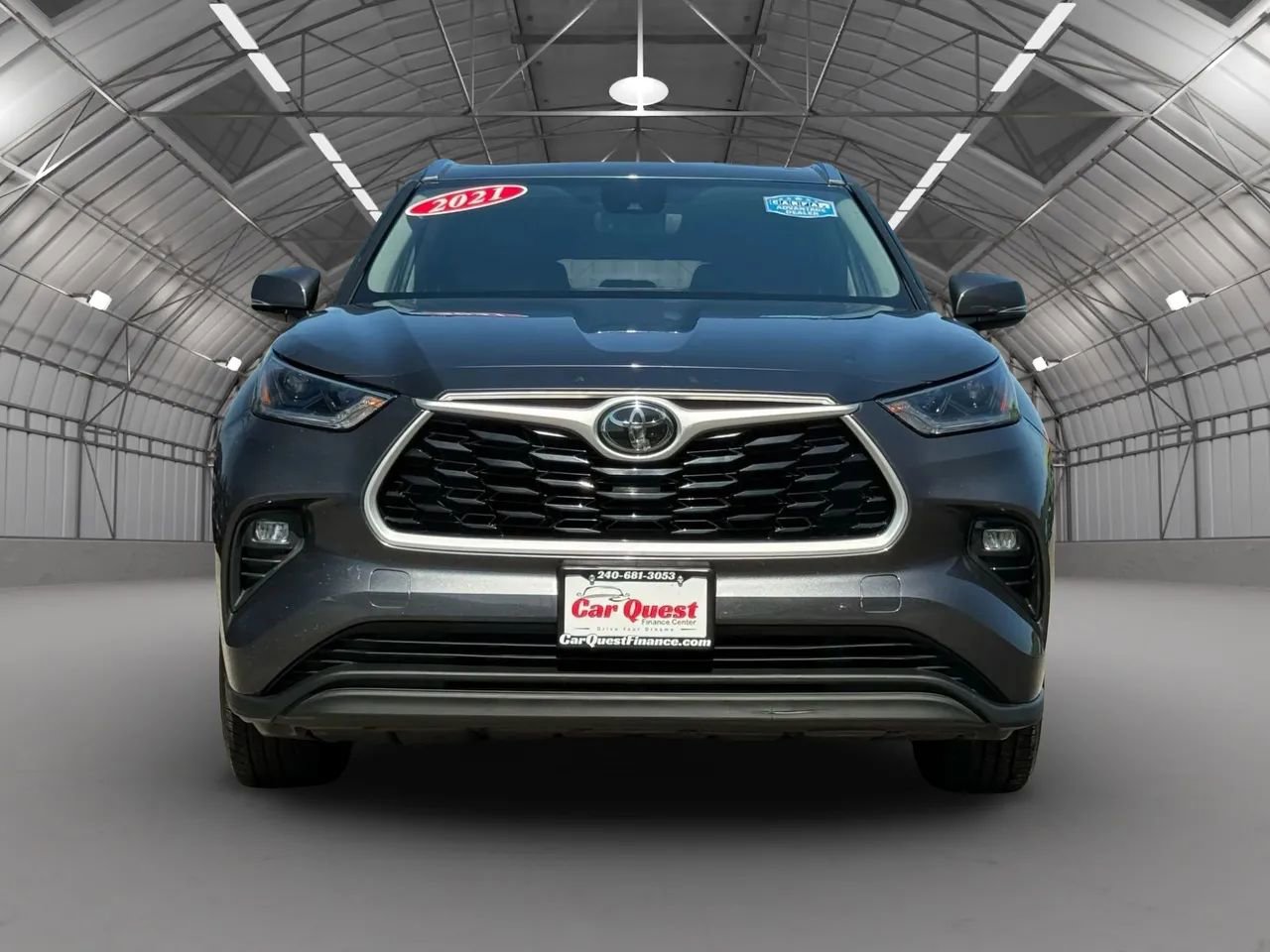 Used 2021 Toyota Highlander XLE image 2