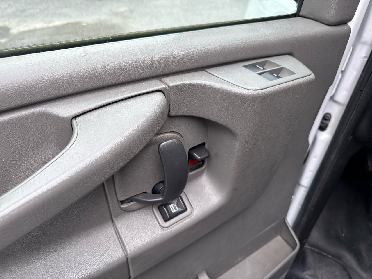 Used 2014 Chevrolet Express 1500 AWD image 16