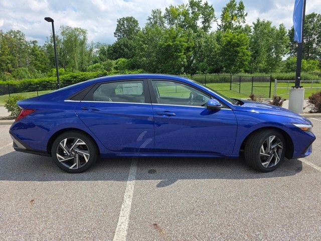 Certified 2025 Hyundai Elantra Limited image 20