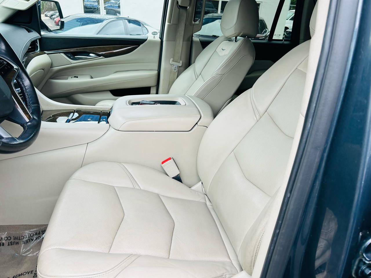 Used 2019 Cadillac Escalade Premium Luxury image 18