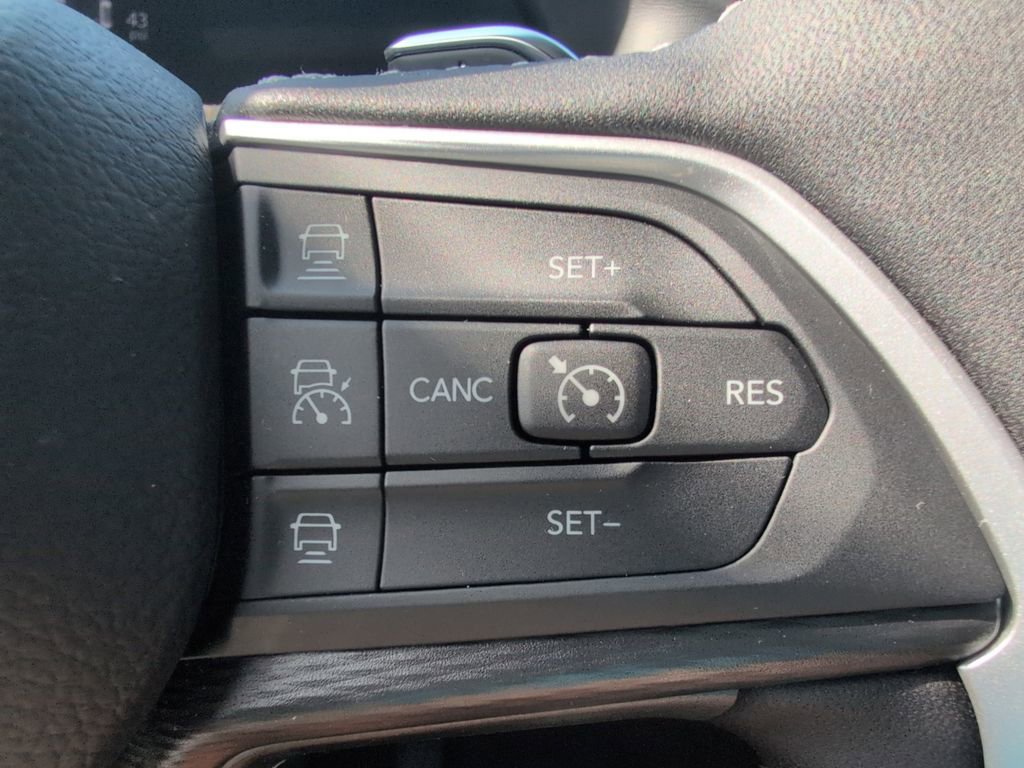 New 2025 Jeep Grand Cherokee Altitude image 23