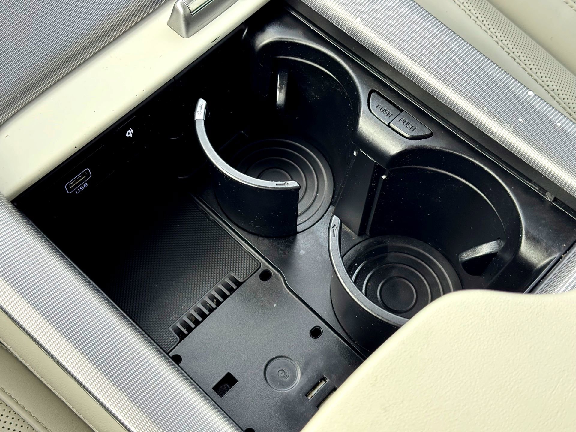 Used 2024 Hyundai Palisade Calligraphy image 32