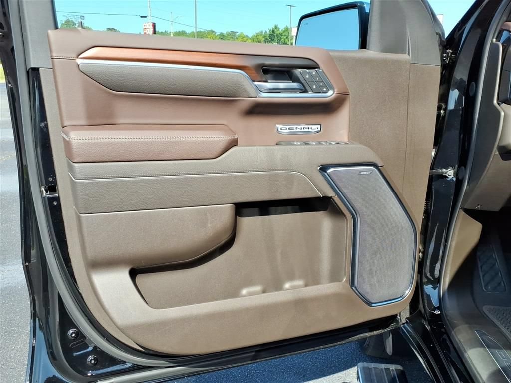 Used 2025 GMC Sierra 1500 Denali w/ Denali Reserve Package AWD/4WD image 5
