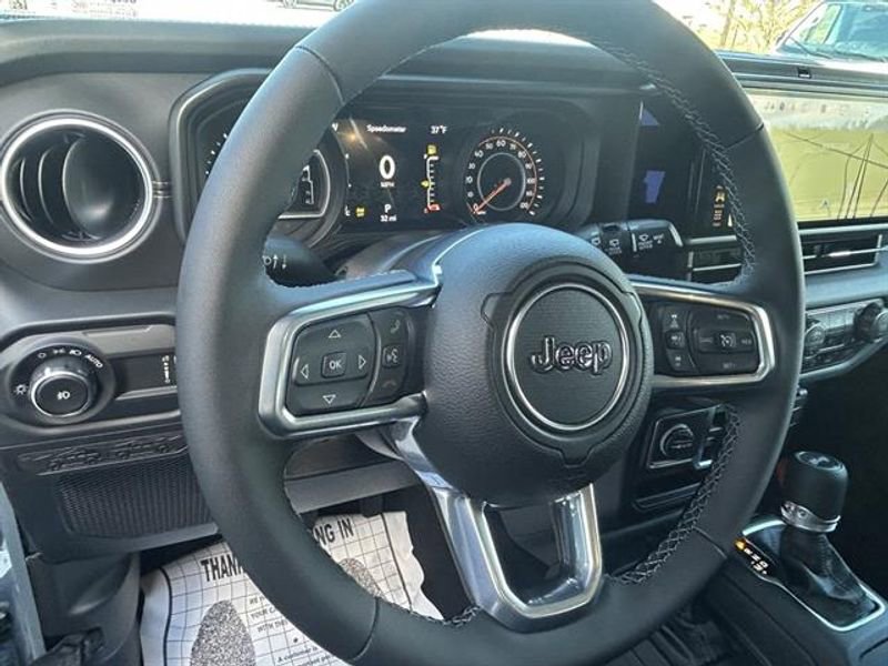 New 2026 Jeep Wrangler Unlimited Sahara AWD/4WD image 12