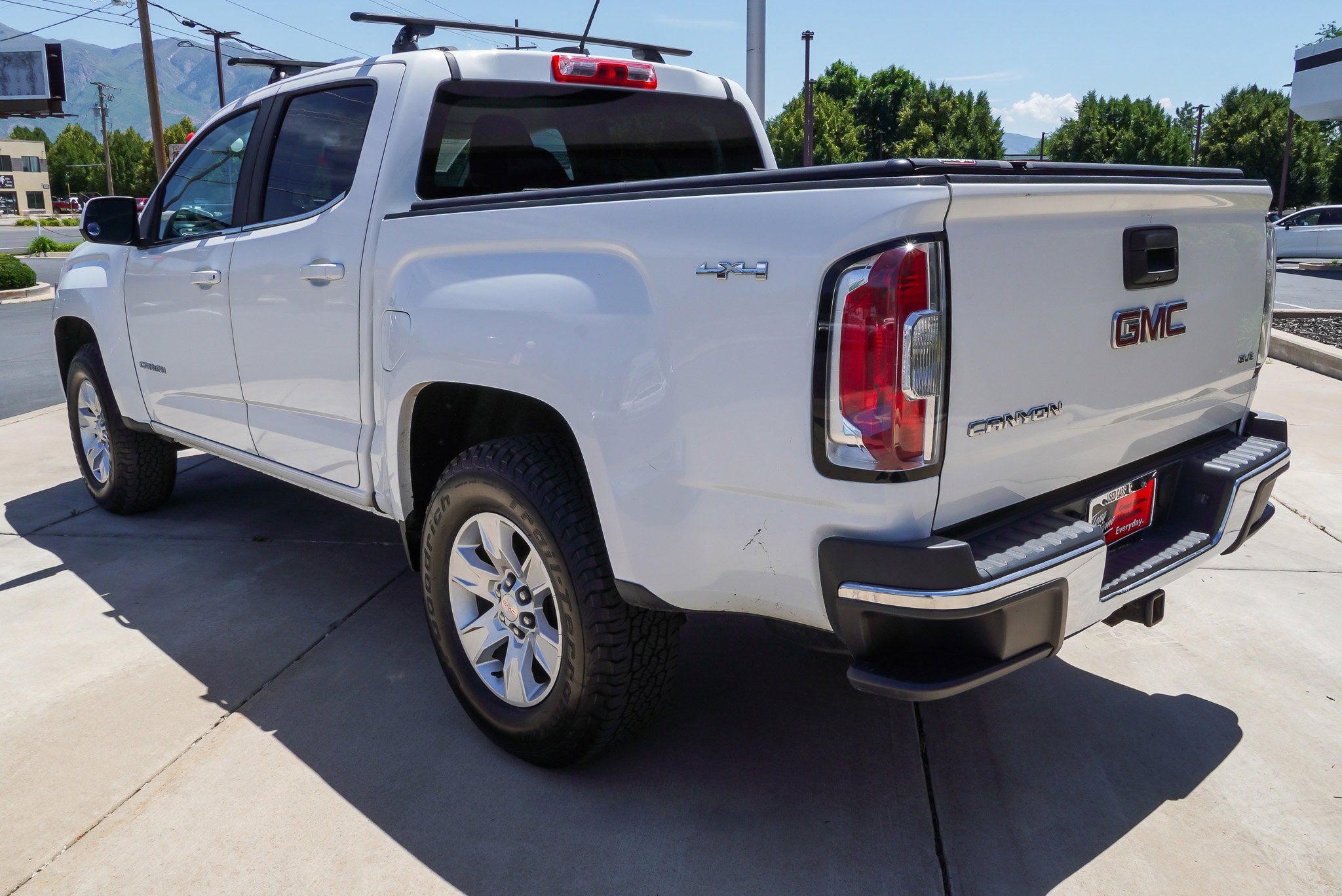 Used 2016 GMC Canyon SLE w/ Trailering Package AWD/4WD image 6