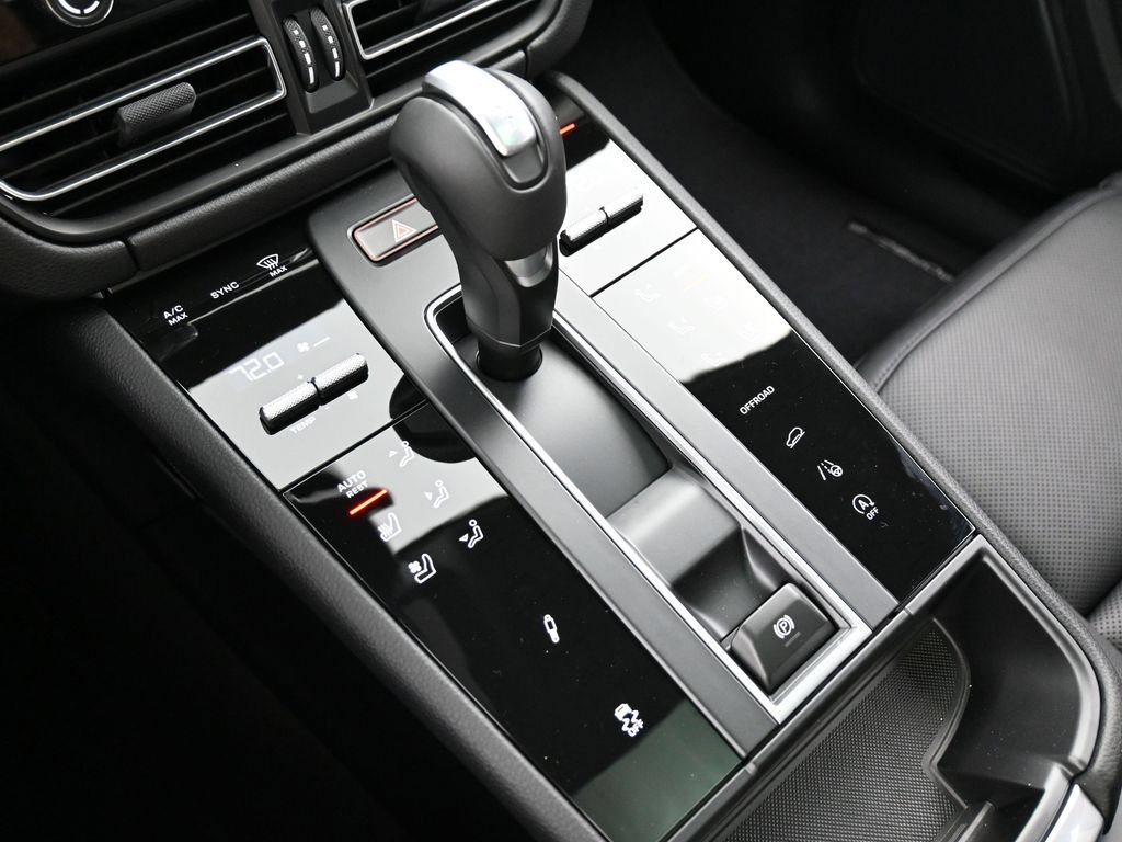 Certified 2026 Porsche Macan AWD/4WD image 22