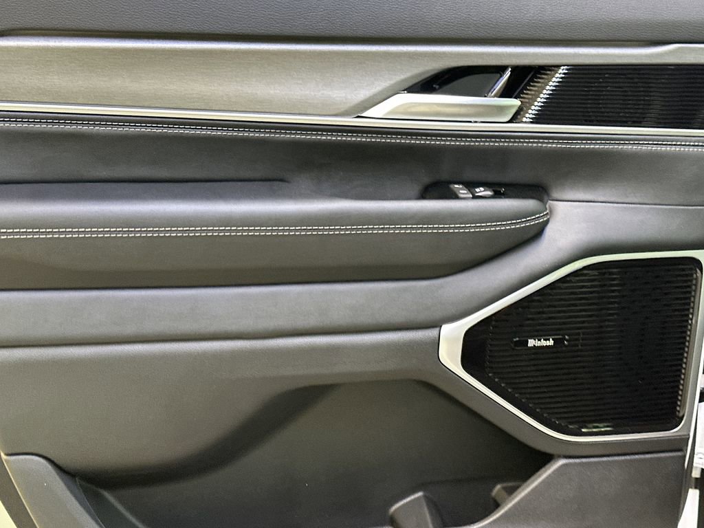 New 2026 Jeep Grand Wagoneer L Limited AWD/4WD image 19