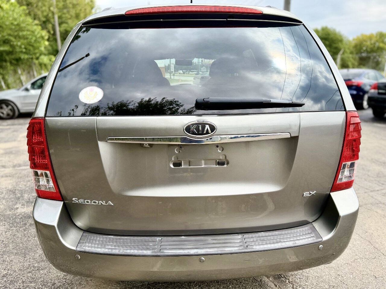 Used 2011 Kia Sedona EX FWD image 4