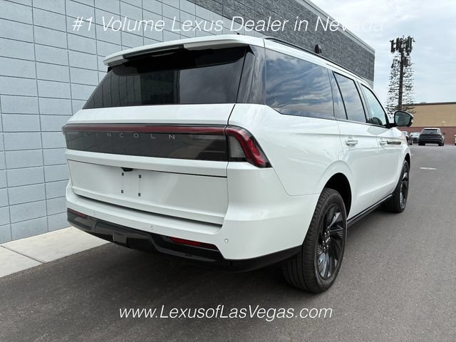 Used 2026 Lincoln Navigator Reserve w/ Jet Appearance Package AWD/4WD image 3