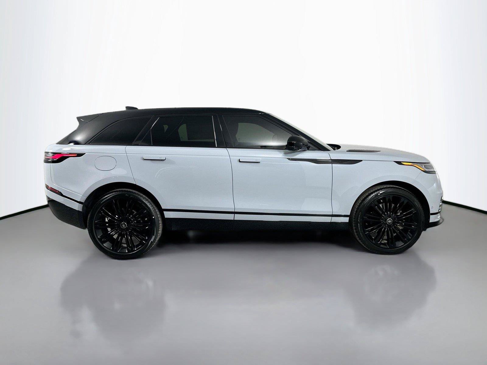 Certified 2026 Land Rover Range Rover Velar Dynamic SE AWD/4WD image 4