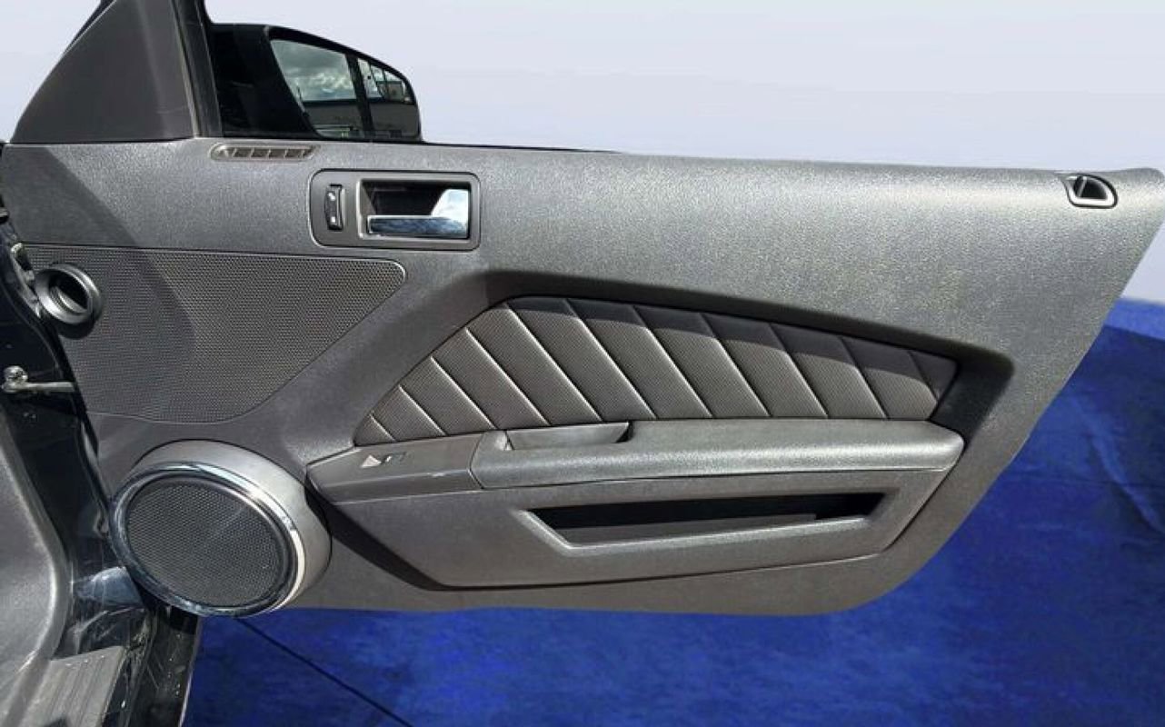 Used 2013 Ford Mustang Premium image 15