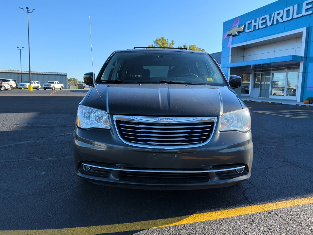 Used 2011 Chrysler Town & Country Touring FWD image 2