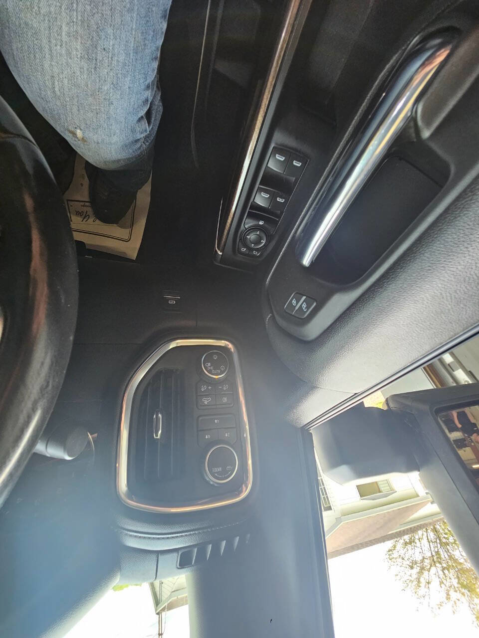 Used 2022 Chevrolet Silverado 2500 LT w/ Convenience Package image 19