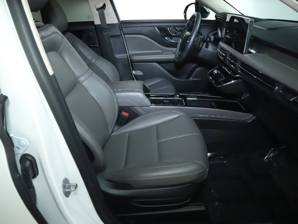 Certified 2023 Lincoln Corsair AWD image 34