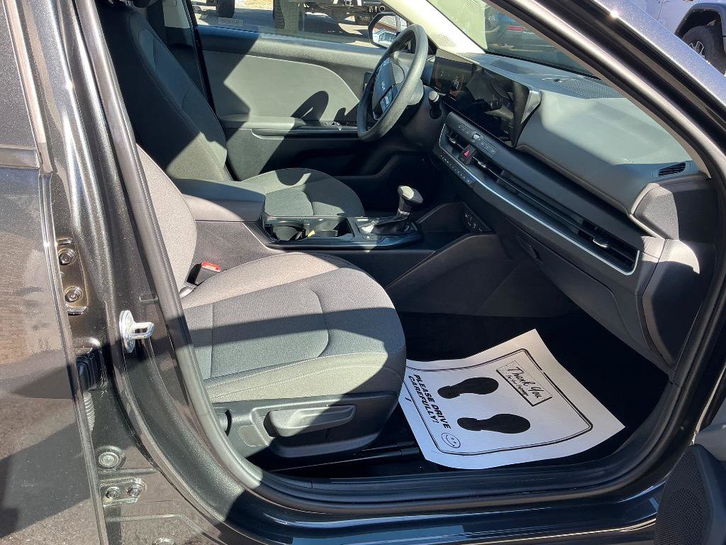 Used 2025 Kia K4 LXS image 11