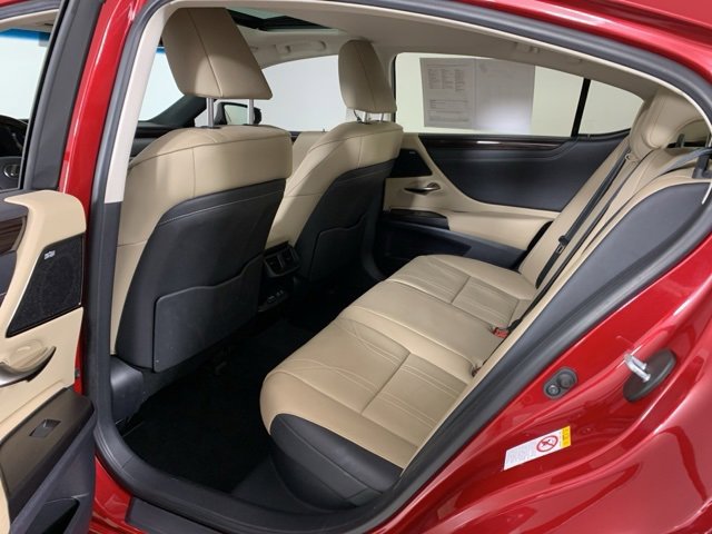 Used 2019 Lexus ES 300h image 37