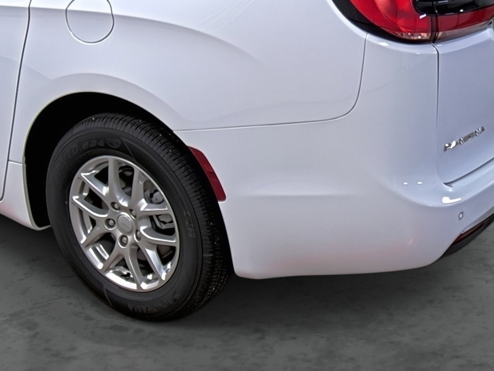 New 2027 Chrysler Pacifica Select FWD image 9