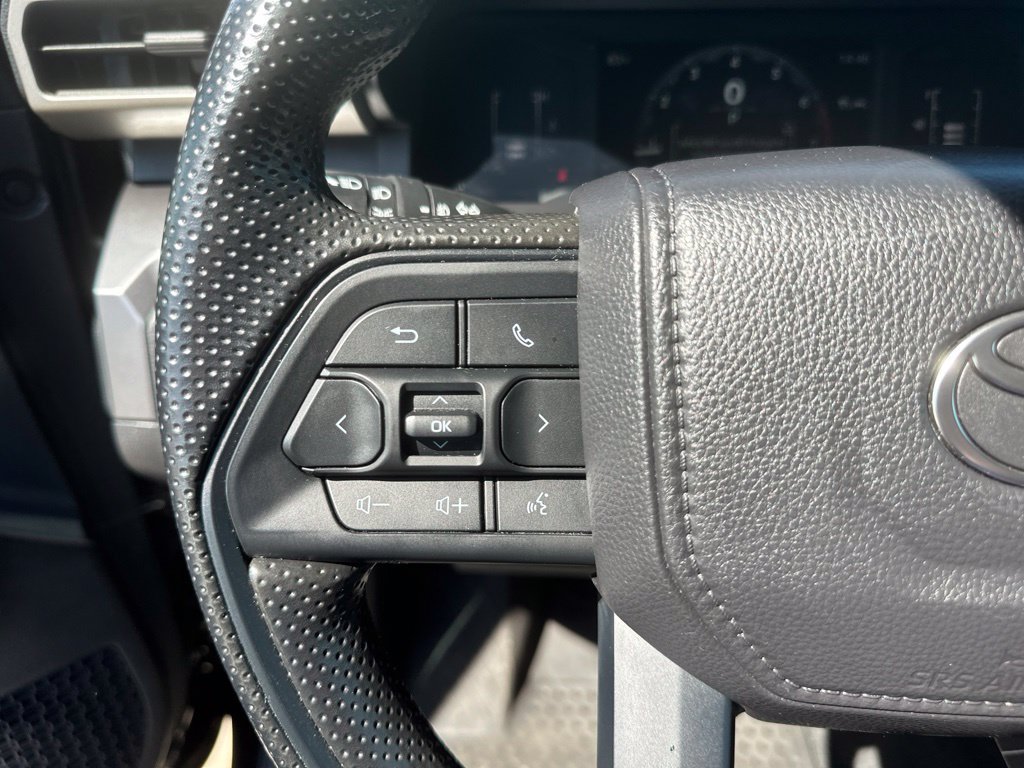 Used 2025 Toyota Tacoma SR5 AWD/4WD image 12