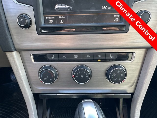 Used 2016 Volkswagen Golf S image 11