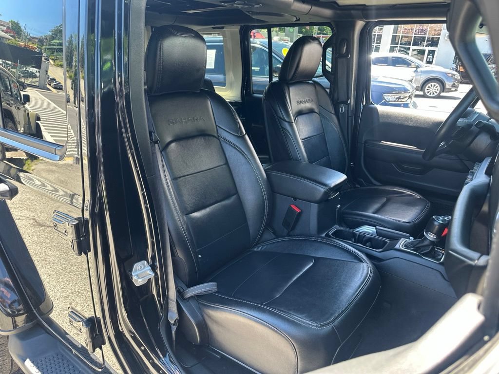 Used 2022 Jeep Wrangler Unlimited Sahara w/ Cold Weather Group AWD/4WD image 16