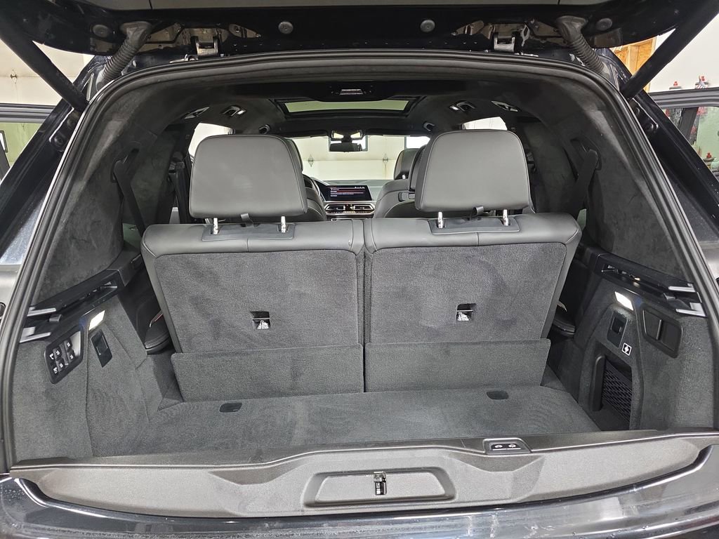 Used 2022 BMW X7 M50i w/ Dynamic Handling Package image 13