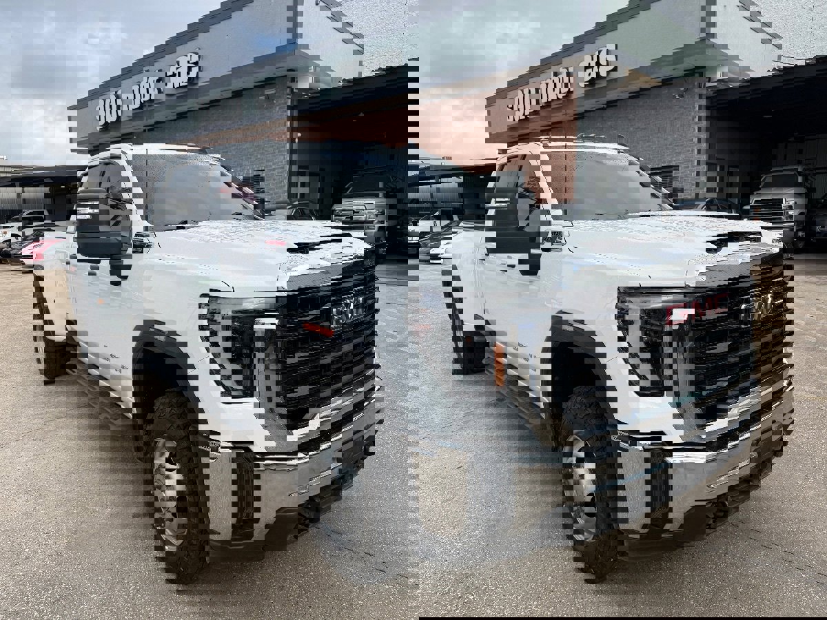 Used 2024 GMC Sierra 3500 Pro image 2