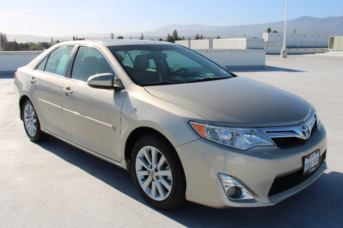 Used 2014 Toyota Camry XLE w/ Leather Package image 2