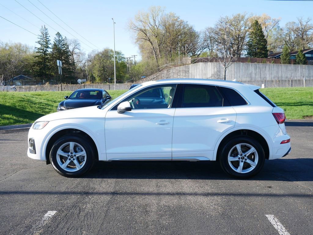 Used 2023 Audi Q5 2.0T Premium w/ Convenience Package AWD/4WD image 3