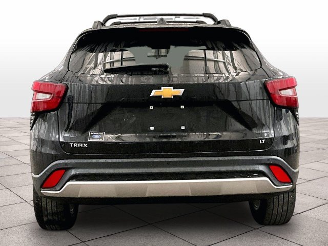 Used 2024 Chevrolet Trax LT w/ Driver Confidence Package FWD image 4