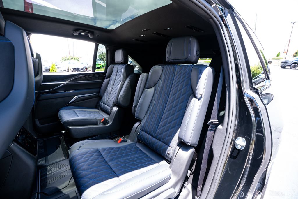 Used 2026 Cadillac Escalade IQ Sport 1 w/ LPO, Floor Liner Package AWD/4WD image 48
