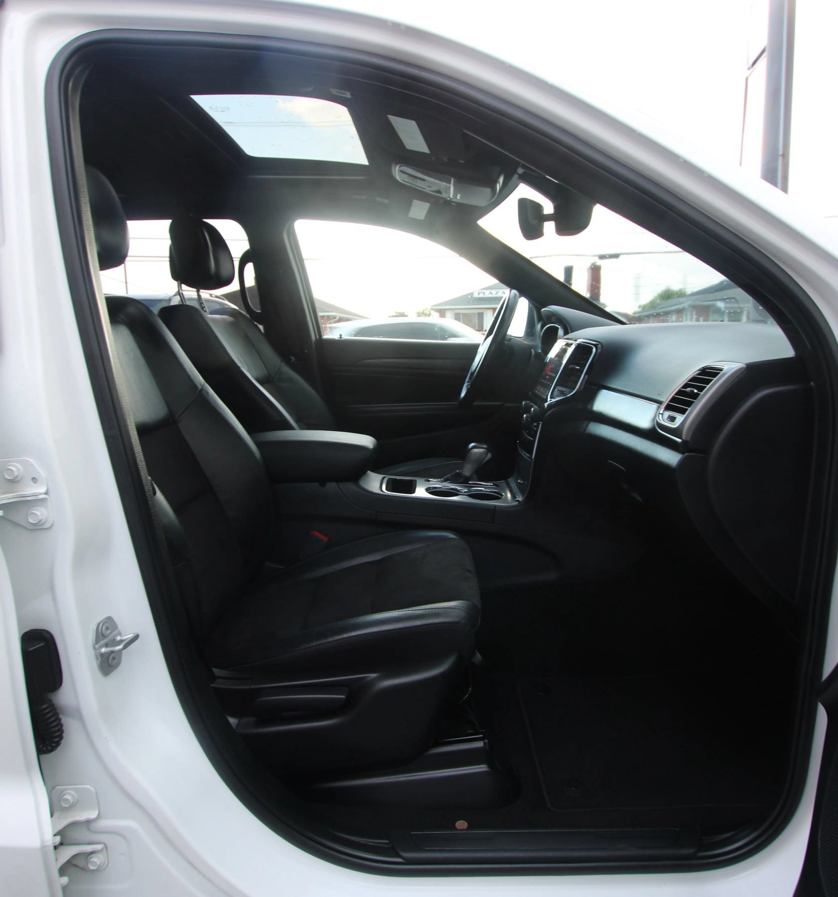 Used 2020 Jeep Grand Cherokee Laredo w/ Security & Convenience Group AWD/4WD image 10