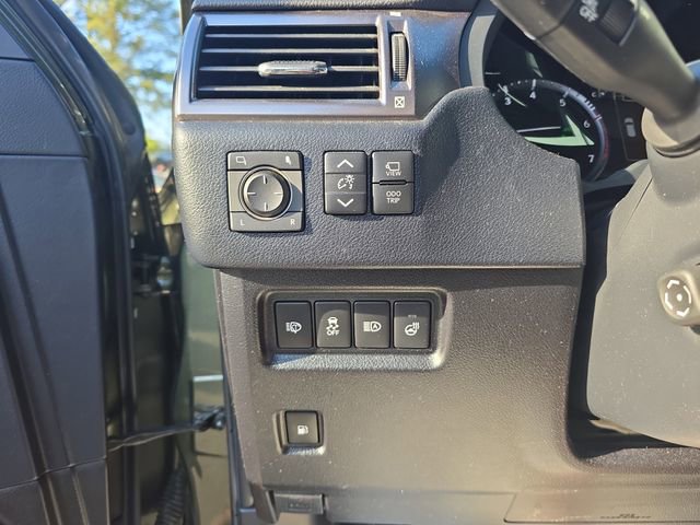 Used 2023 Lexus GX 460 w/ Black Line Special Edition AWD/4WD image 25