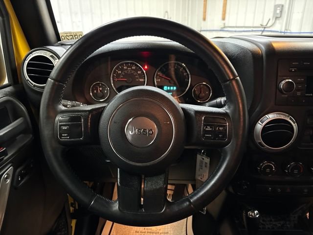 Used 2015 Jeep Wrangler Unlimited Sahara image 12