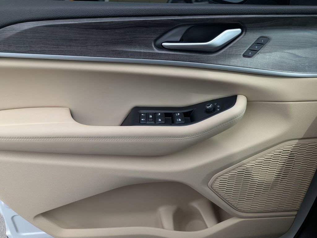 Used 2024 Jeep Grand Cherokee Limited image 23