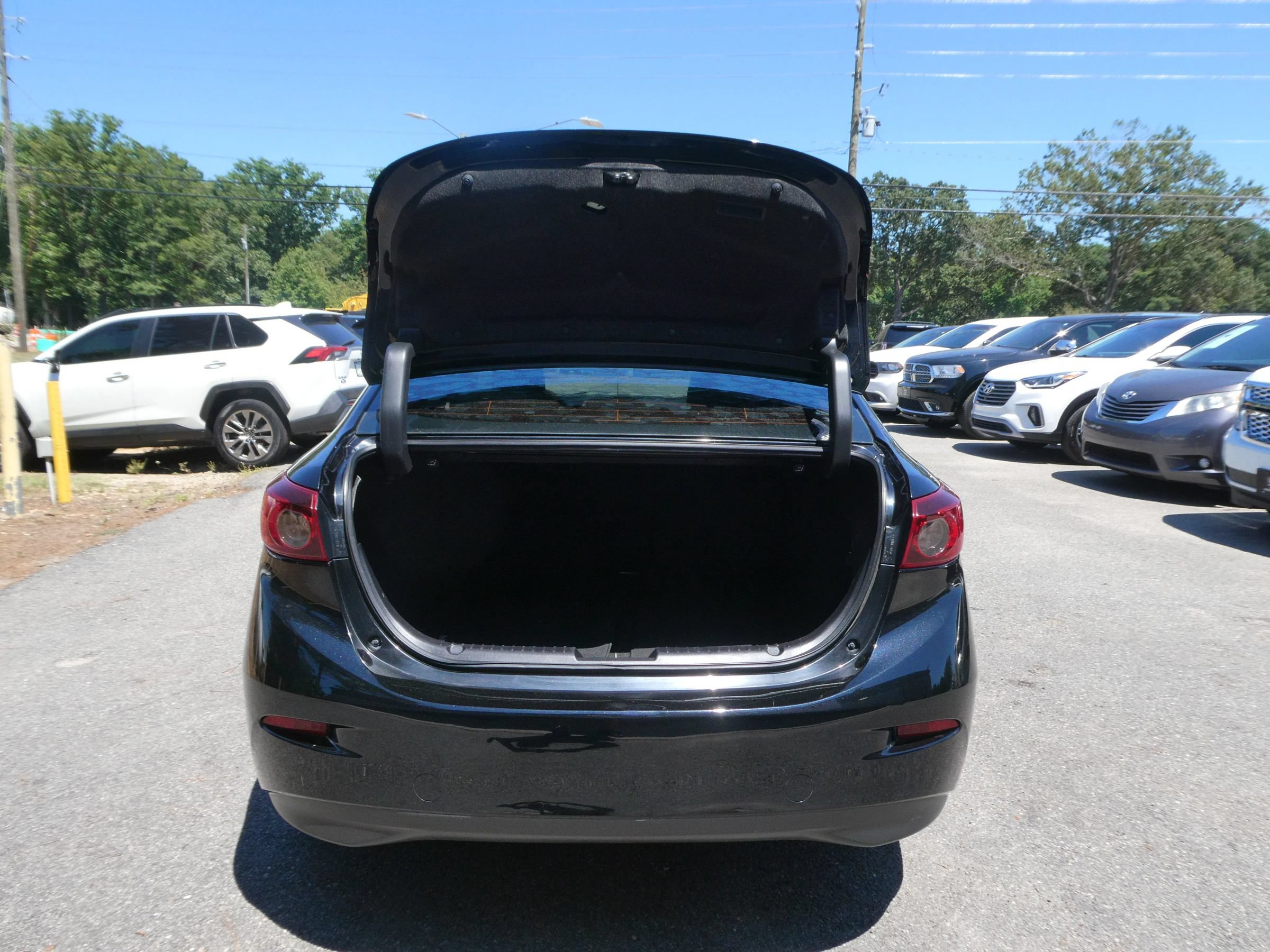 Used 2017 MAZDA MAZDA3 Sport FWD image 7