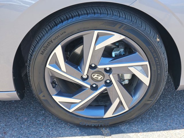 Used 2025 Hyundai Elantra Sport FWD image 25