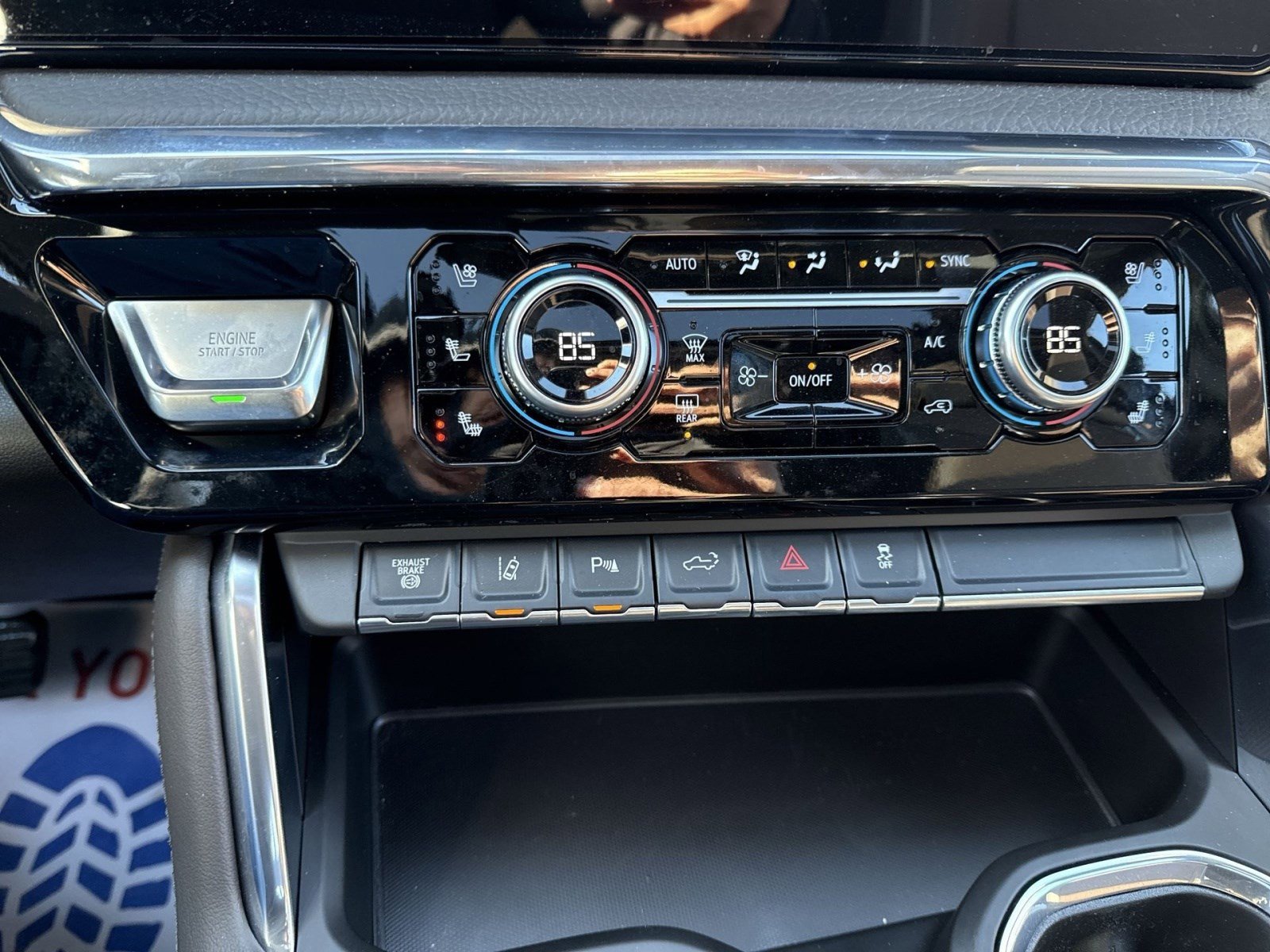 Used 2024 GMC Sierra 3500 Denali w/ Denali Reserve Package image 17