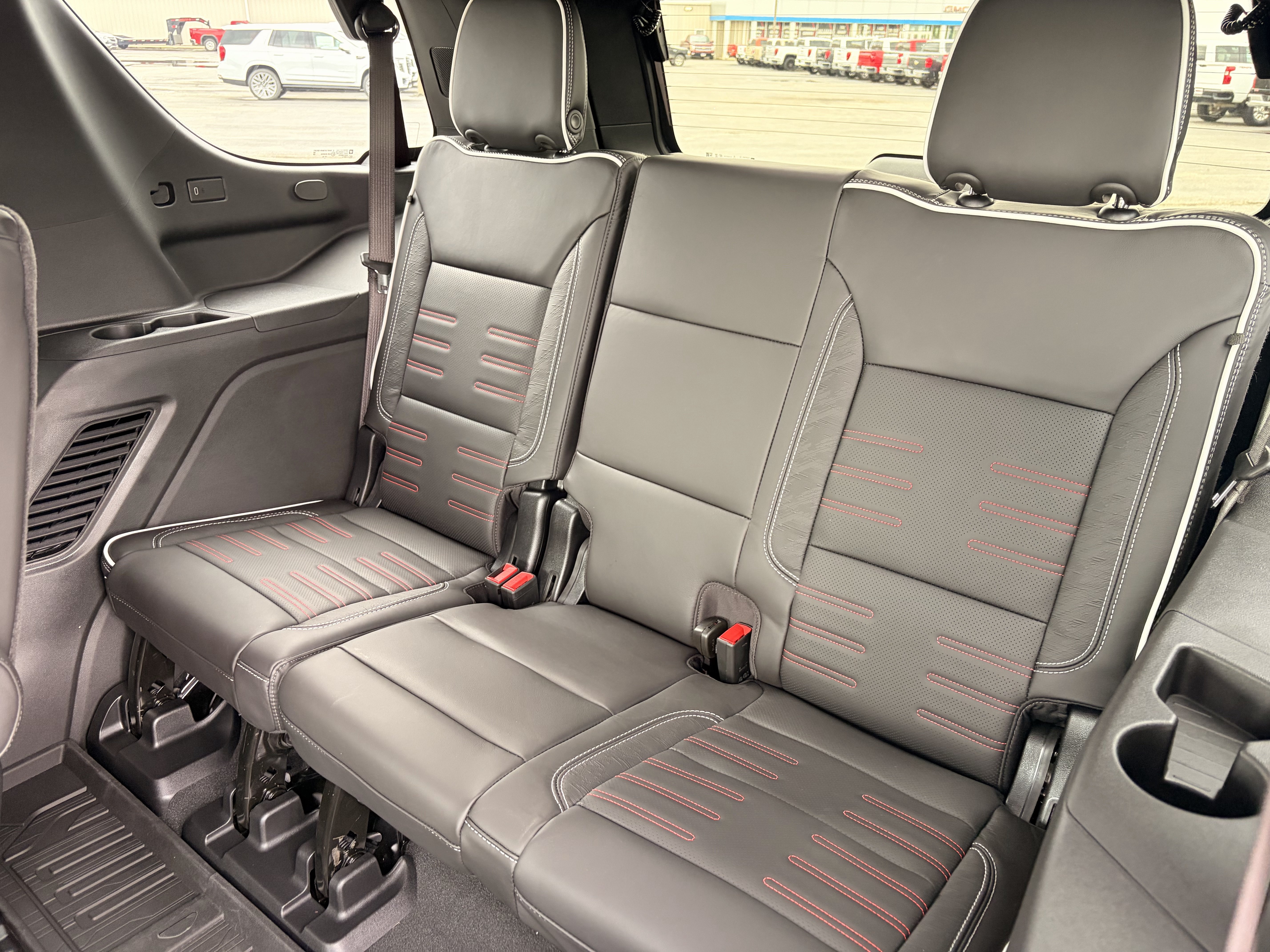 New 2026 GMC Yukon AT4 Ultimate w/ LPO, Floor Liner Package AWD/4WD image 17