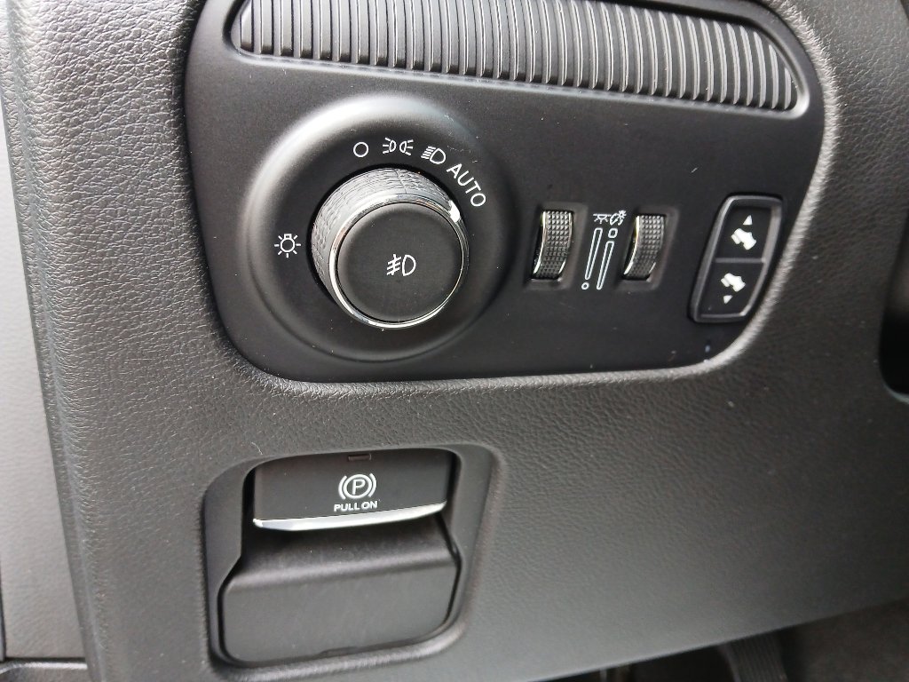 Used 2024 Jeep Wagoneer L Base image 37