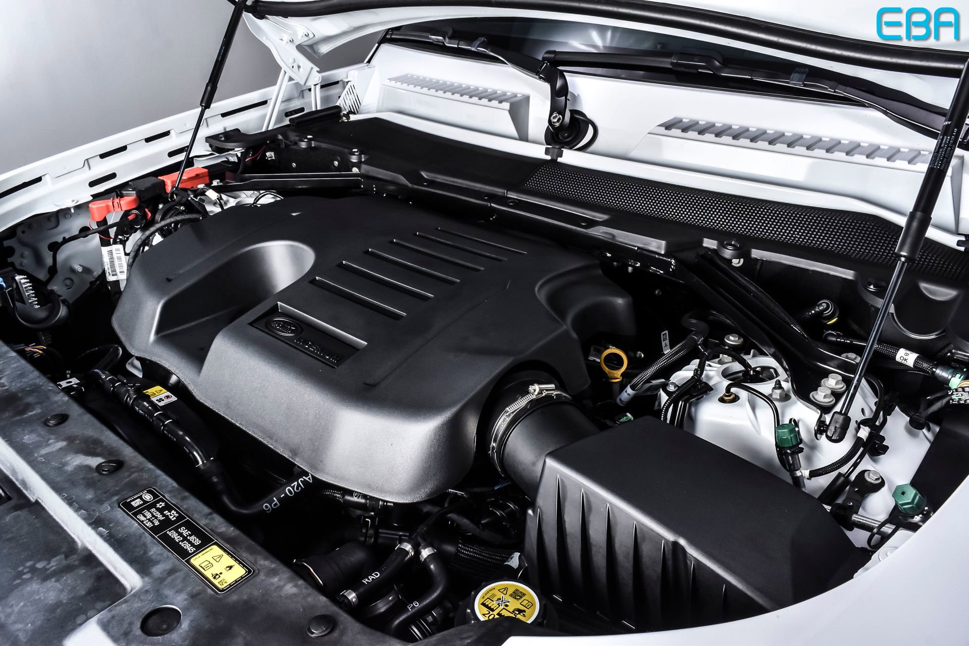 Used 2025 Land Rover Defender 130 X-Dynamic SE image 12