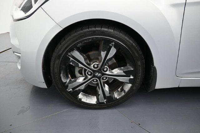 Used 2017 Hyundai Veloster Value Edition FWD image 9