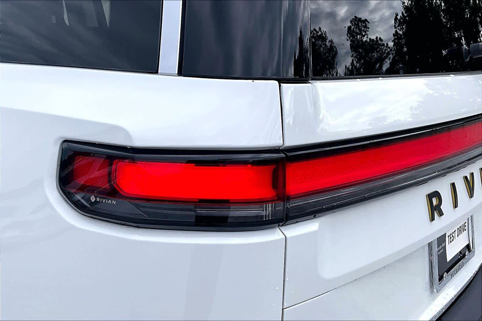Used 2023 Rivian R1S Launch Edition AWD/4WD image 26