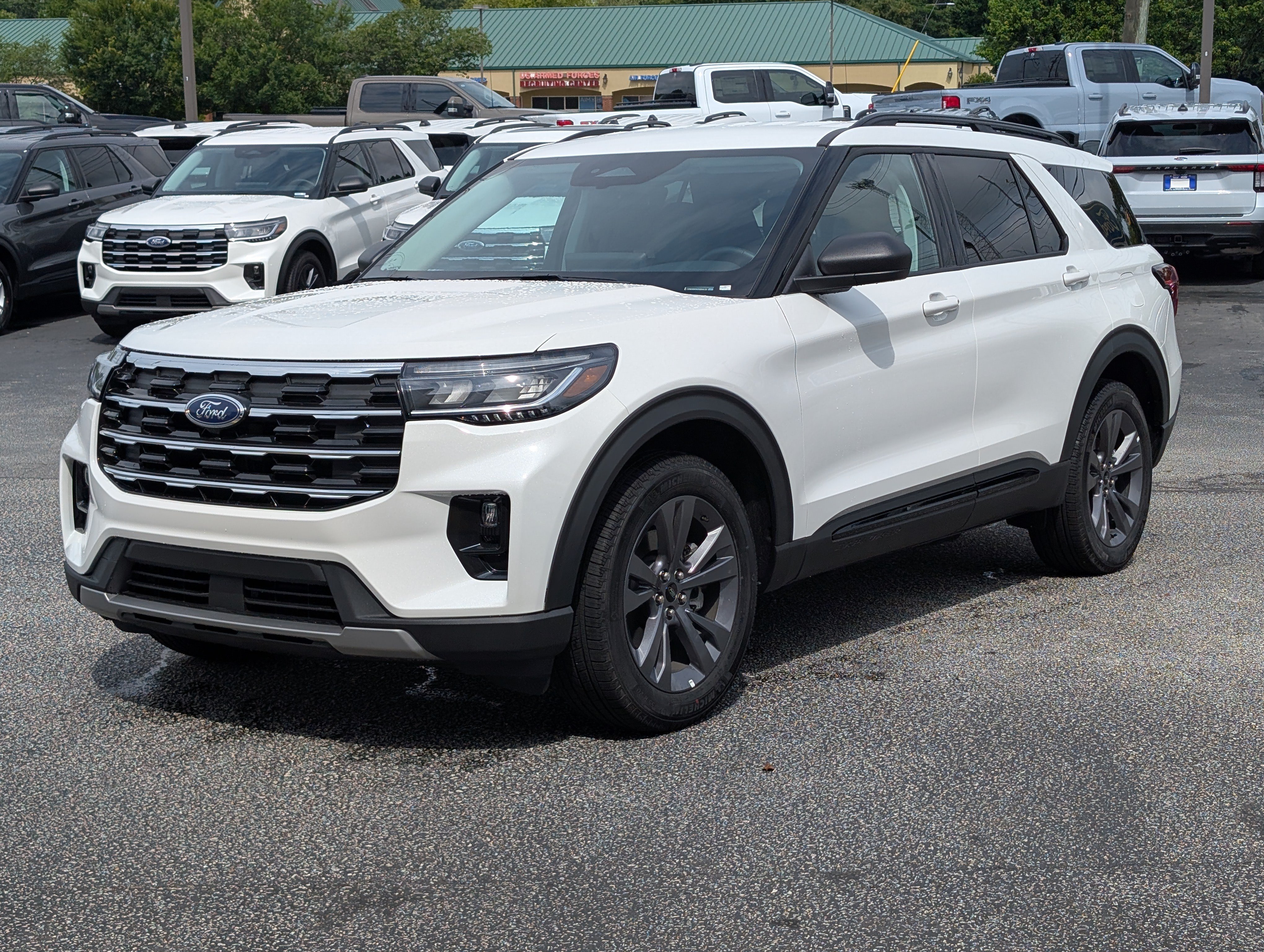 New 2026 Ford Explorer Active w/ Active Comfort Package AWD/4WD image 2