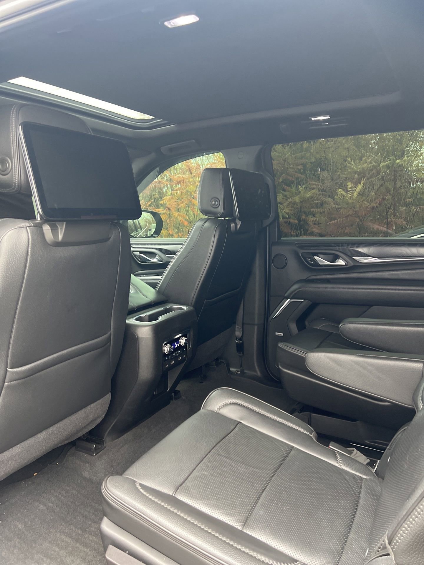 Used 2021 GMC Yukon XL Denali w/ Denali Premium Package image 10