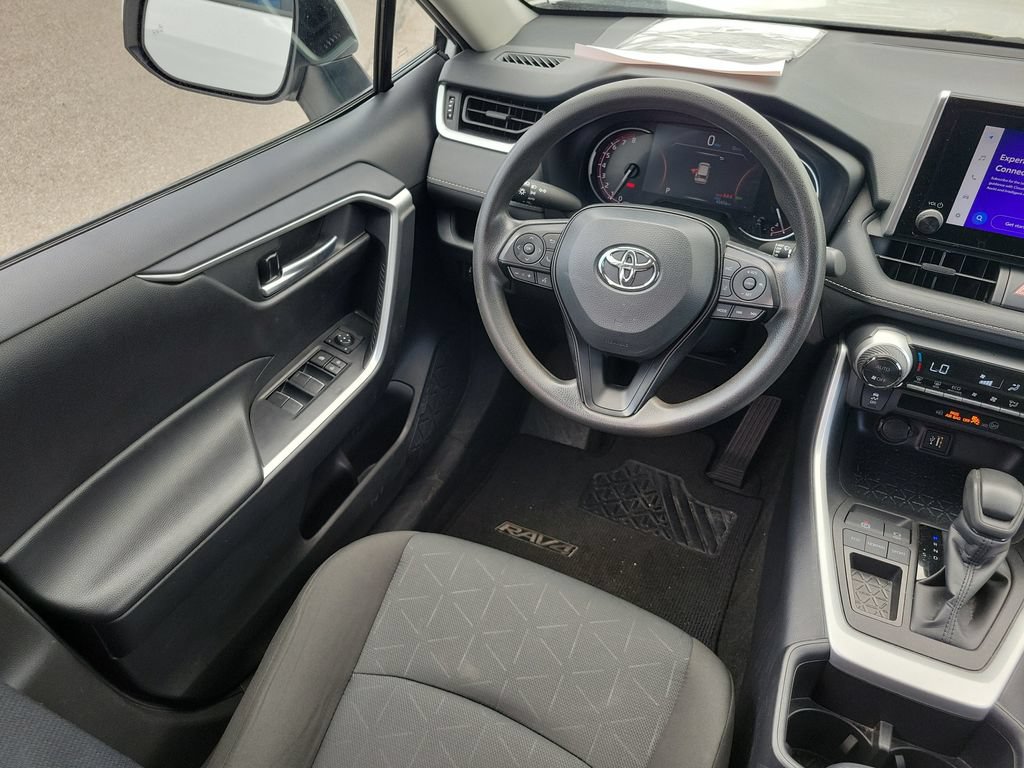 Used 2025 Toyota RAV4 XLE FWD image 18