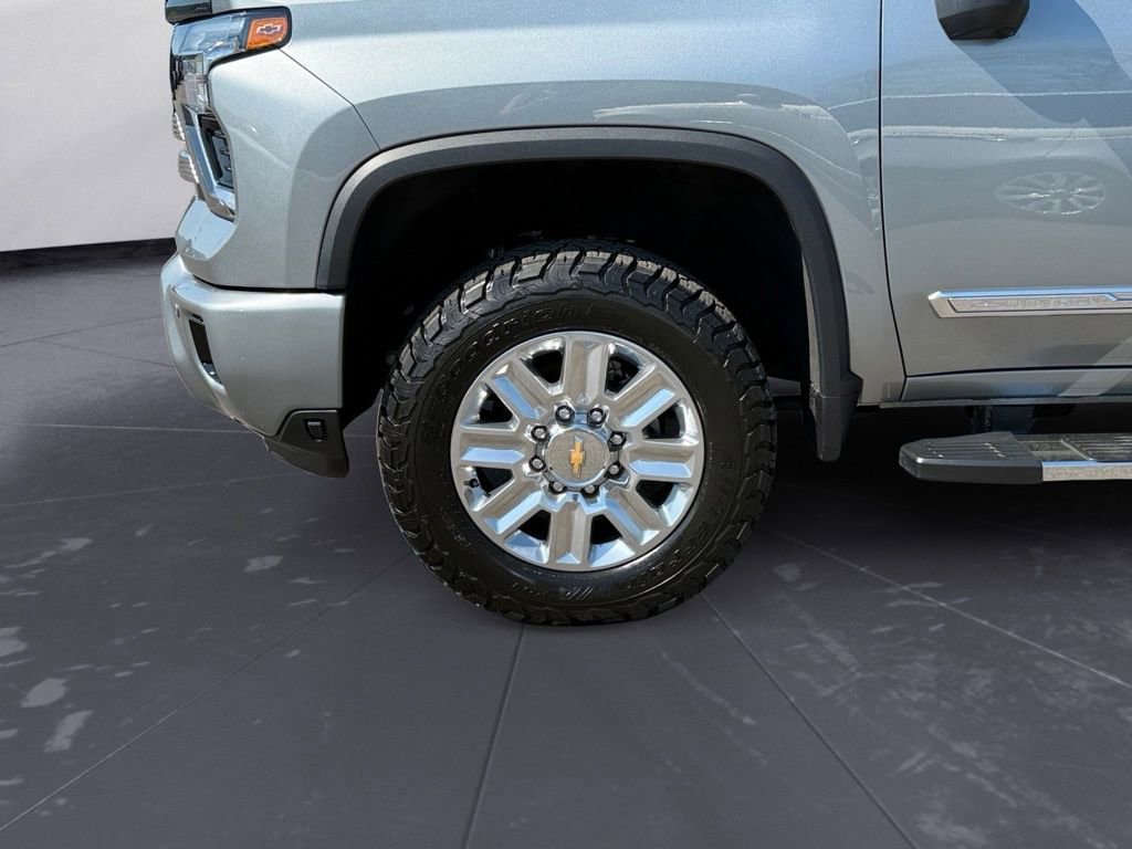 Used 2024 Chevrolet Silverado 2500 High Country w/ High Country Premium Package AWD/4WD image 14