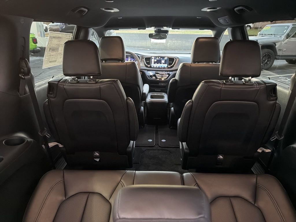 New 2026 Chrysler Pacifica Select FWD image 13