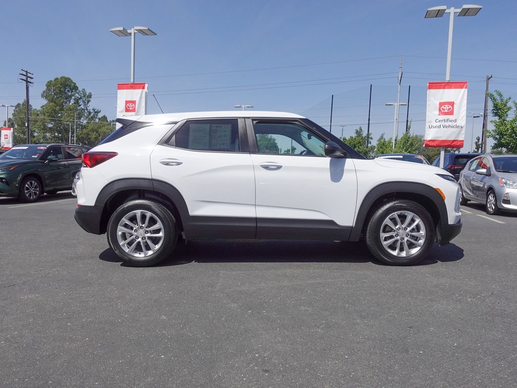 Used 2025 Chevrolet TrailBlazer LS w/ LS Convenience Package FWD image 2