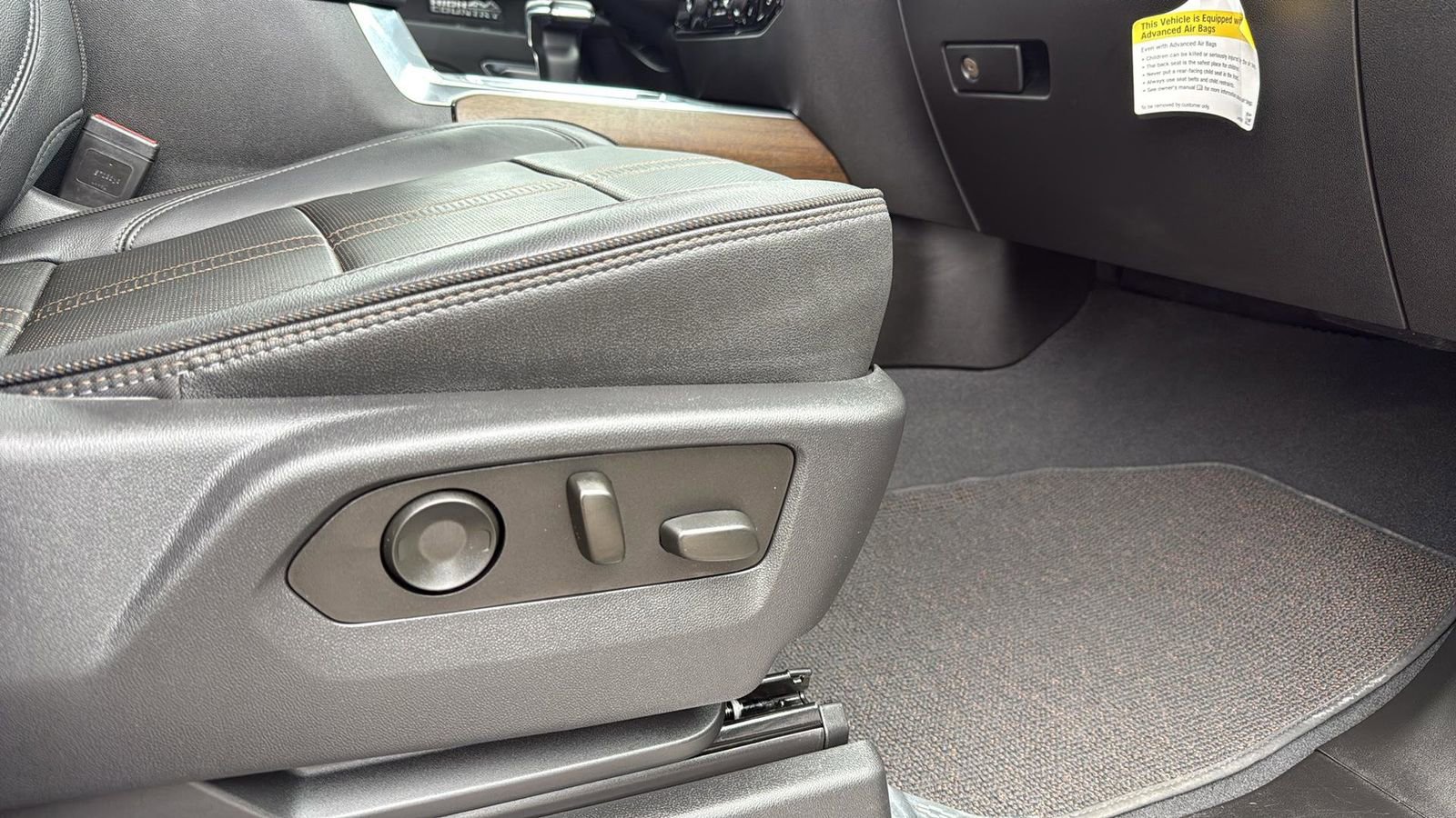 Used 2022 Chevrolet Silverado 1500 High Country w/ Technology Package image 25