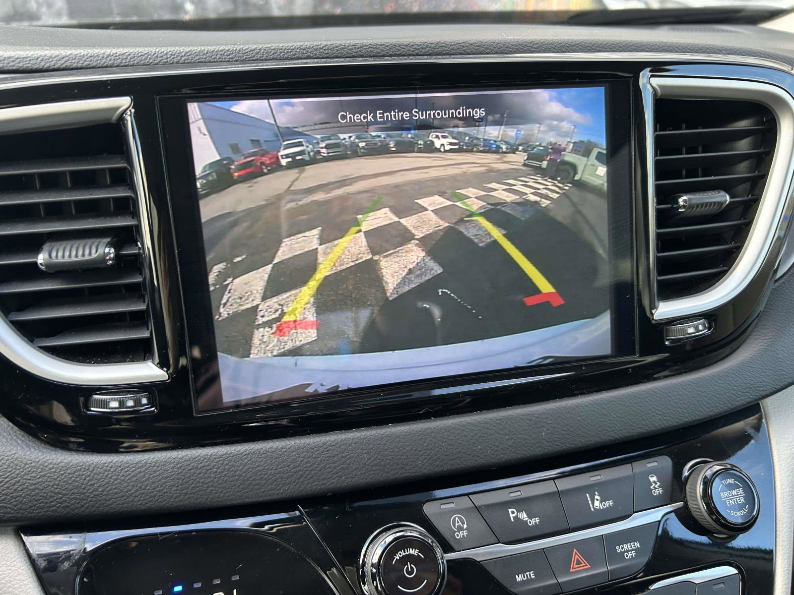 Used 2023 Chrysler Pacifica Touring-L image 26